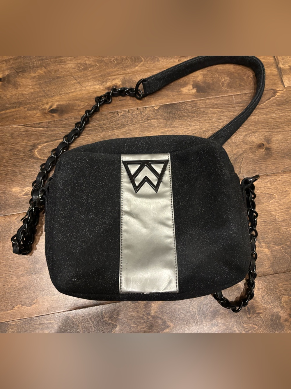 Designer Vintage, Kelly Wynne Black Crossbody Bag with Silver Accent